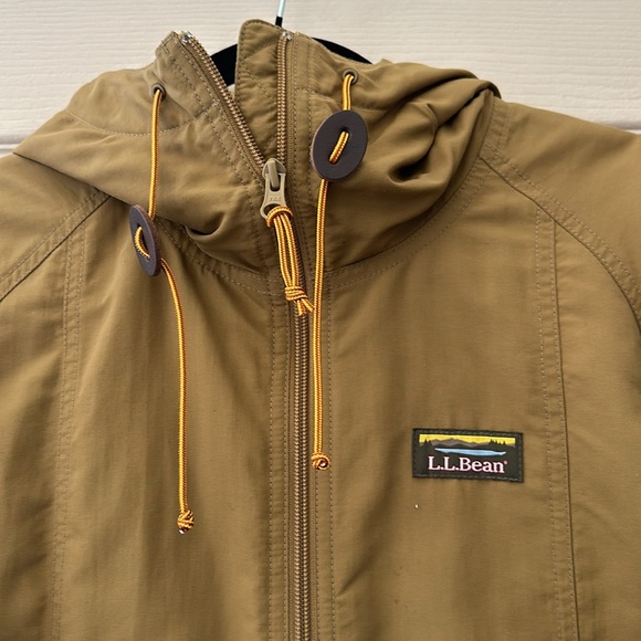 L.L.Bean Mountain Classic Insulated Hooded Jacket - Picture 2 of 6
